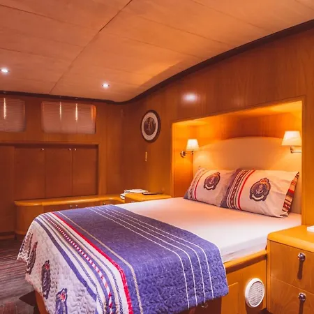 Botel Aegean Pearl